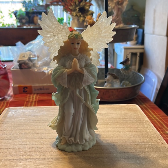 Other - Praying Angel Resin Figurine NWOT 🙏😇
